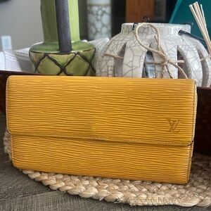 Louis Vuitton Sarah Long Wallet